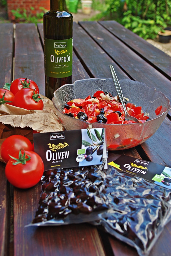 Oliven Tomaten Salat - purer Genuss - Nordischroh